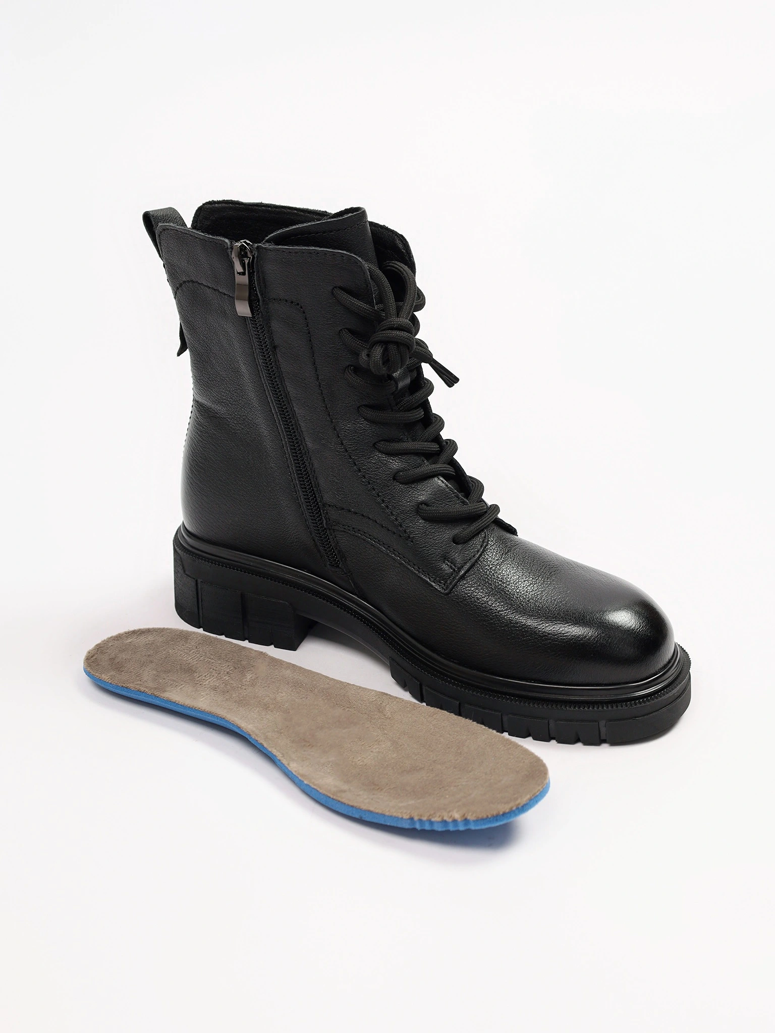 Ботинки-дерби черного цвета на рельефной подошве